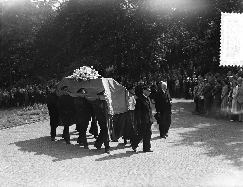 Crematie Koos Vorrink op begraafplaats en crematorium Westerveld, Bestanddeelnr 907-2430