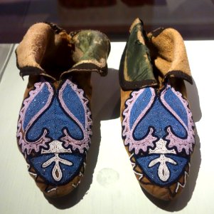 Creek moccasins, southeastern region, c. 1860 - Bata Shoe Museum - DSC00466