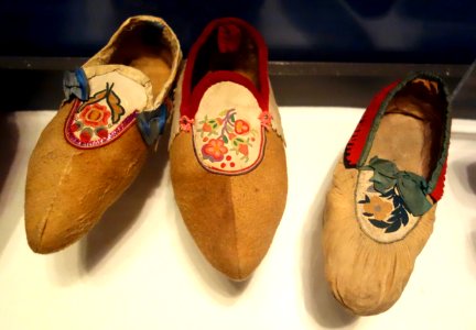 Cree moccasins, 1865-1890 - Bata Shoe Museum - DSC00703