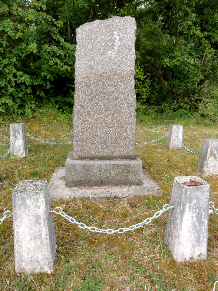 Craonne (Aisne) mémorials 8e + 208e R.I