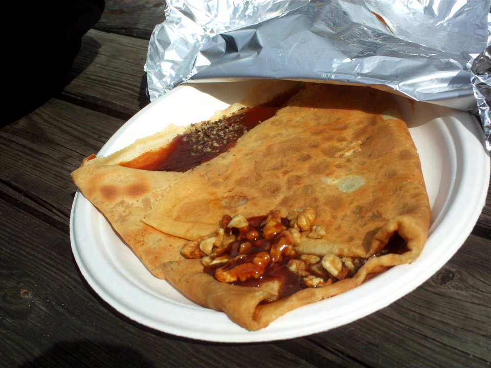 Crepe with caramel and nuts
