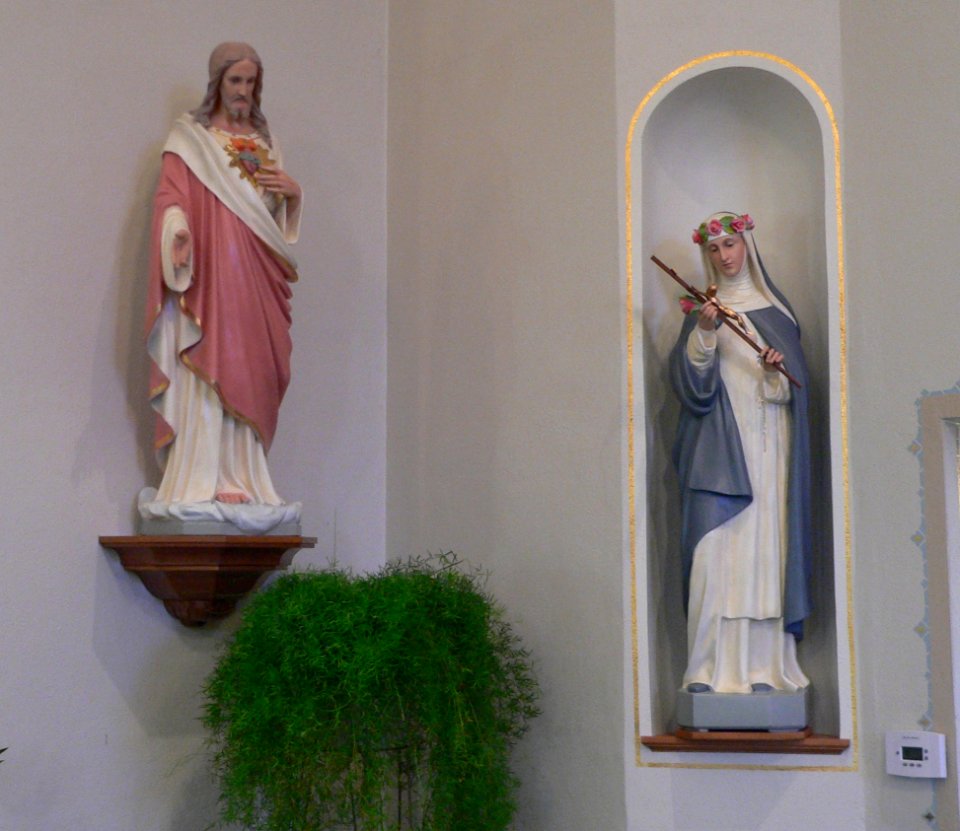 Crofton, NE St. Rose of Lima interior NW statues