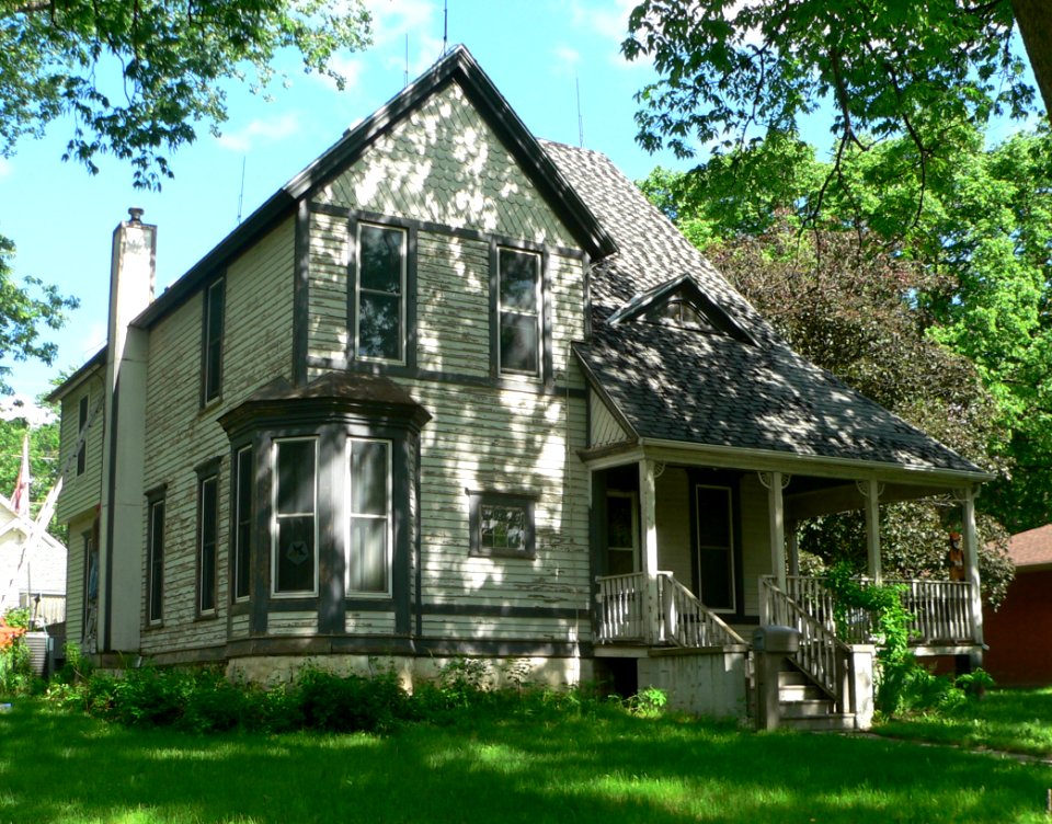 Crete, Nebraska 12th and Grove SE corner