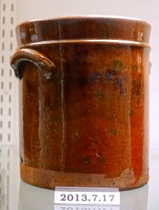 Crock, United States, Pennsylvania, 1860-1880, lead-glazed redware, manganese decoration, item HD 2013.7.17 - Flynt Center of Early New England Life - Deerfield, Massachusetts - DSC04042
