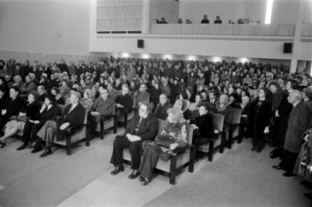 Crematie Heintje Davids , Westerveld overzicht in de aula tijdens plechtigheid, Bestanddeelnr 927-7632