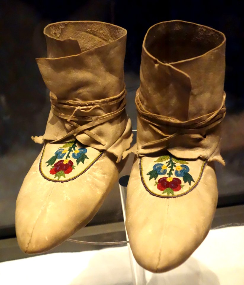 Cree moccasins, c. 1920, caribou skin - Bata Shoe Museum - DSC00689