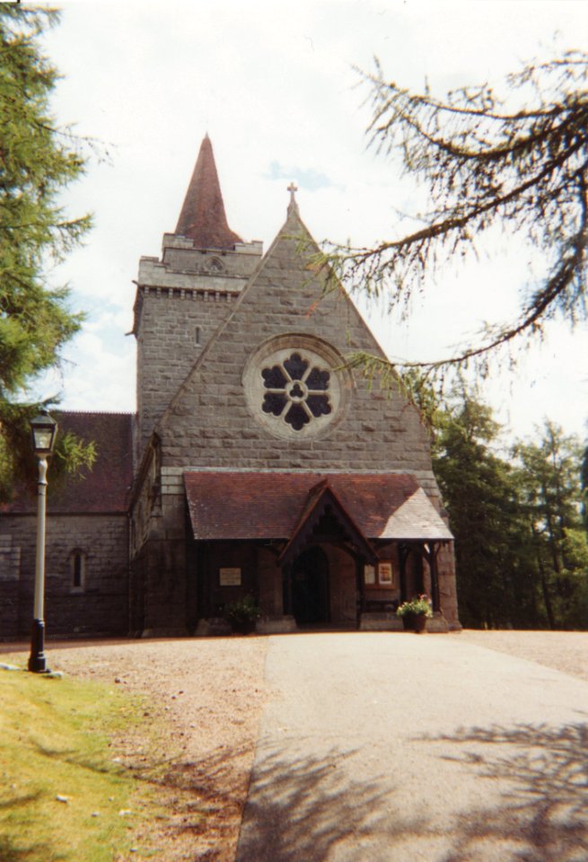Crathie Church-2000-1