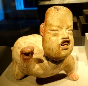 Crawling baby, view 2, Mexico, Puebla, Las Bocas, Olmec, 1200-900 BC, bitumen - De Young Museum - DSC00547