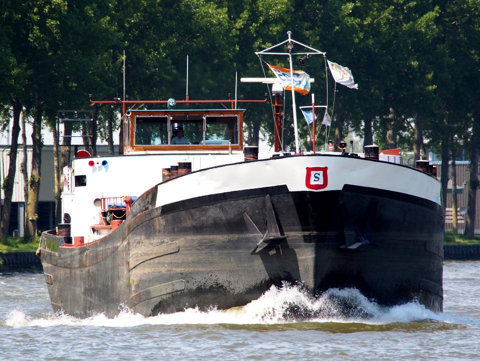 Crescendo - ENI 02203923, Amsterdam-Rijn kanaal, pic1