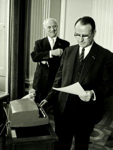 Cremers, Burgemeester P.O.f.M Kranenburg, Mr J. NL-HlmNHA 5400463583