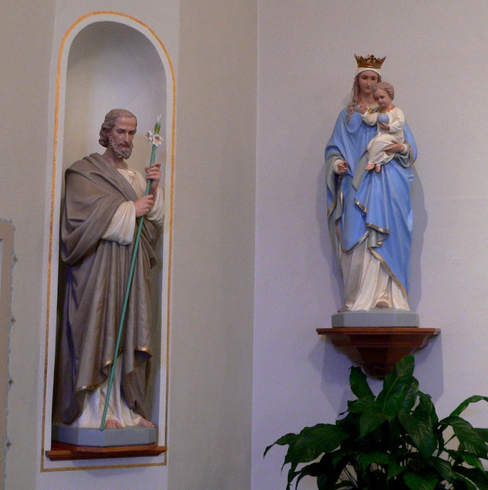 Crofton, NE St. Rose of Lima interior SW statues
