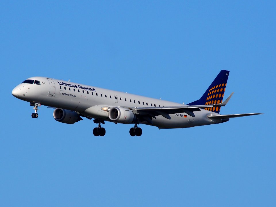 D-AEMA, landing at Schiphol on 2Feb2014 pic42