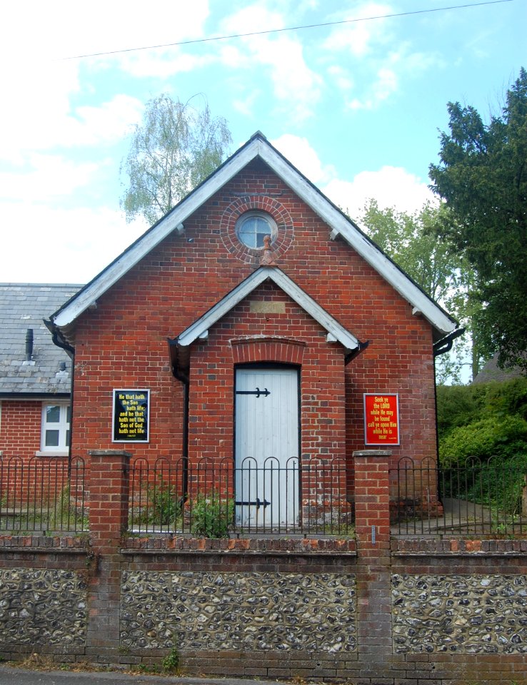 Crawley Gospel Hall, Peach Hill Lane, Crawley, Hampshire (May 2021) (1)