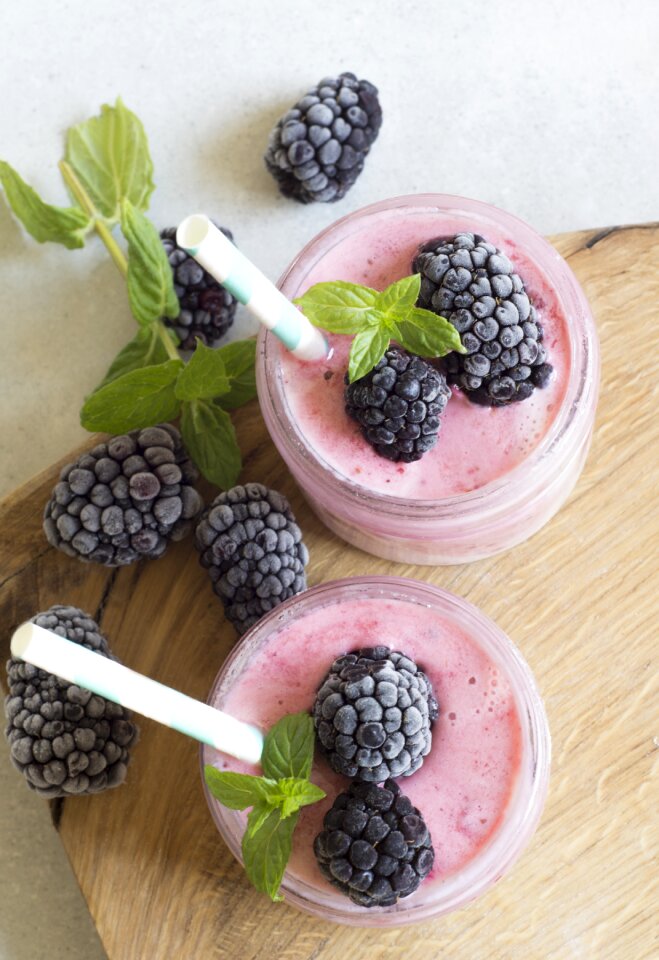 Blackberries fit mature