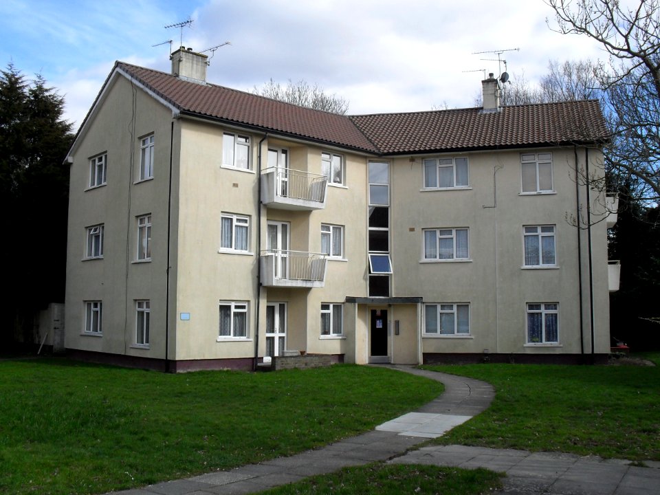 Crawley Housing - Flats in Sunnymead, West Green