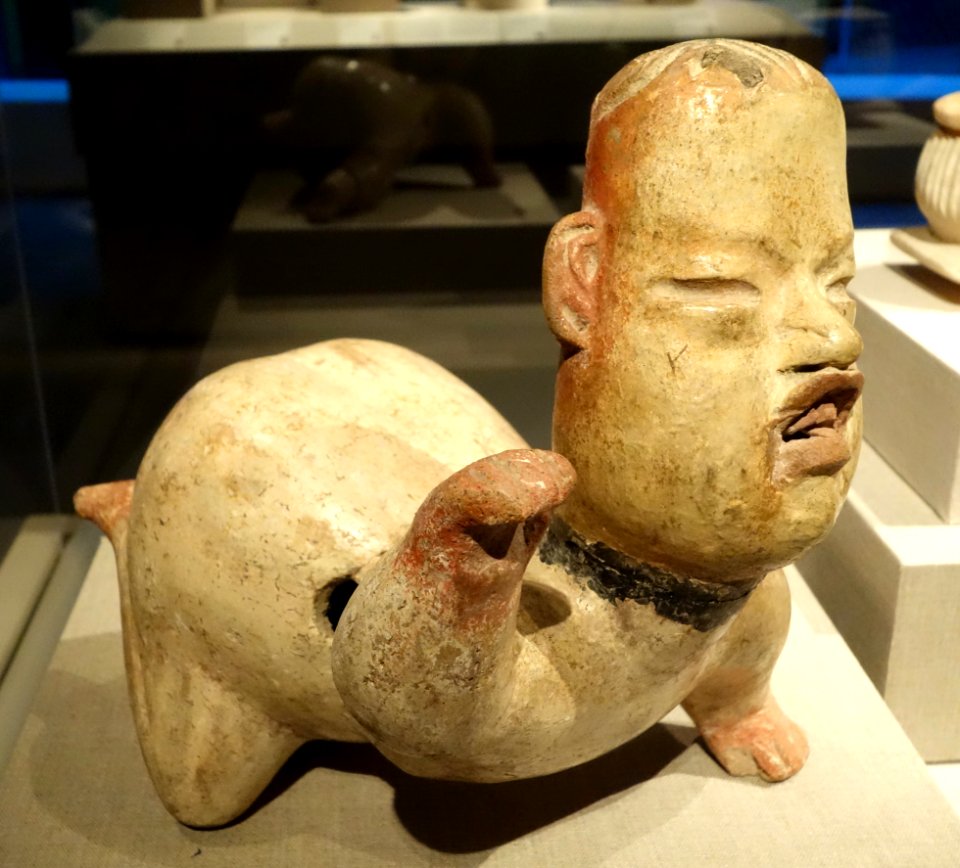 Crawling baby, view 1, Mexico, Puebla, Las Bocas, Olmec, 1200-900 BC, bitumen - De Young Museum - DSC00545
