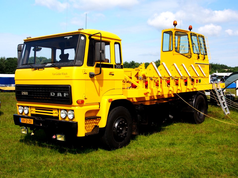 DAF 2100 met Van Gelder Winch