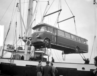 DAF-bussen overgeladen in Solan te Amsterdam, Bestanddeelnr 910-9679