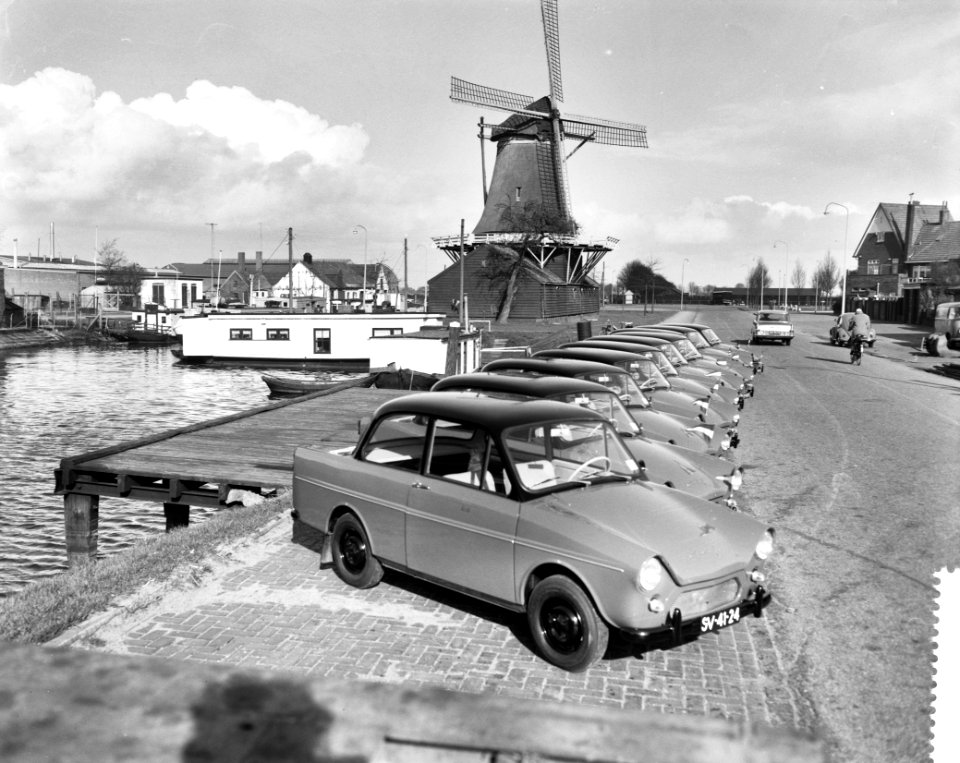 DAF-autos voor postbodes in de Noordoostpolder. De autos te Zwolle, Bestanddeelnr 912-2741