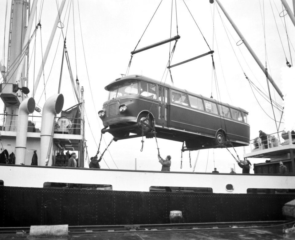 DAF-bussen overgeladen in Solan te Amsterdam, Bestanddeelnr 910-9678