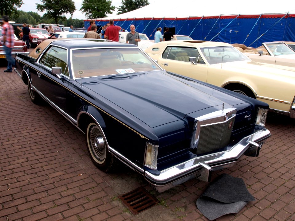 Daek blue Lincoln Continental