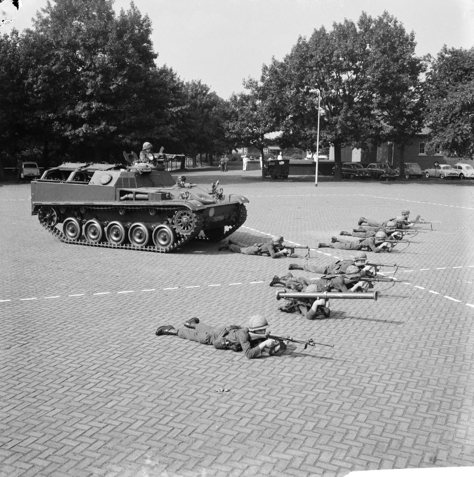 Dag der Infanterie in de Isabellakazerne te Den Bosch , AMX-gepantserde personen, Bestanddeelnr 914-3103