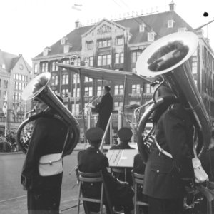 Dag van de UNO in Amsterdam, Minister Marijnen op de Dam houdt een herdenkingsre, Bestanddeelnr 914-4509