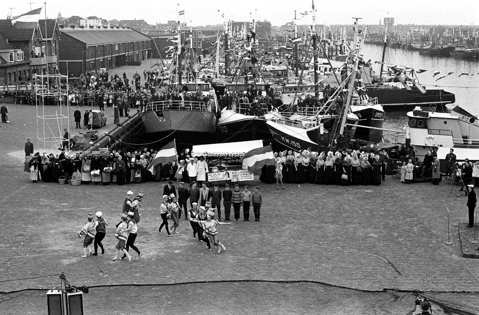 Dag van de Nederlandse Zeevisserij te IJmuiden gevierd Overzichten, Bestanddeelnr 915-1737