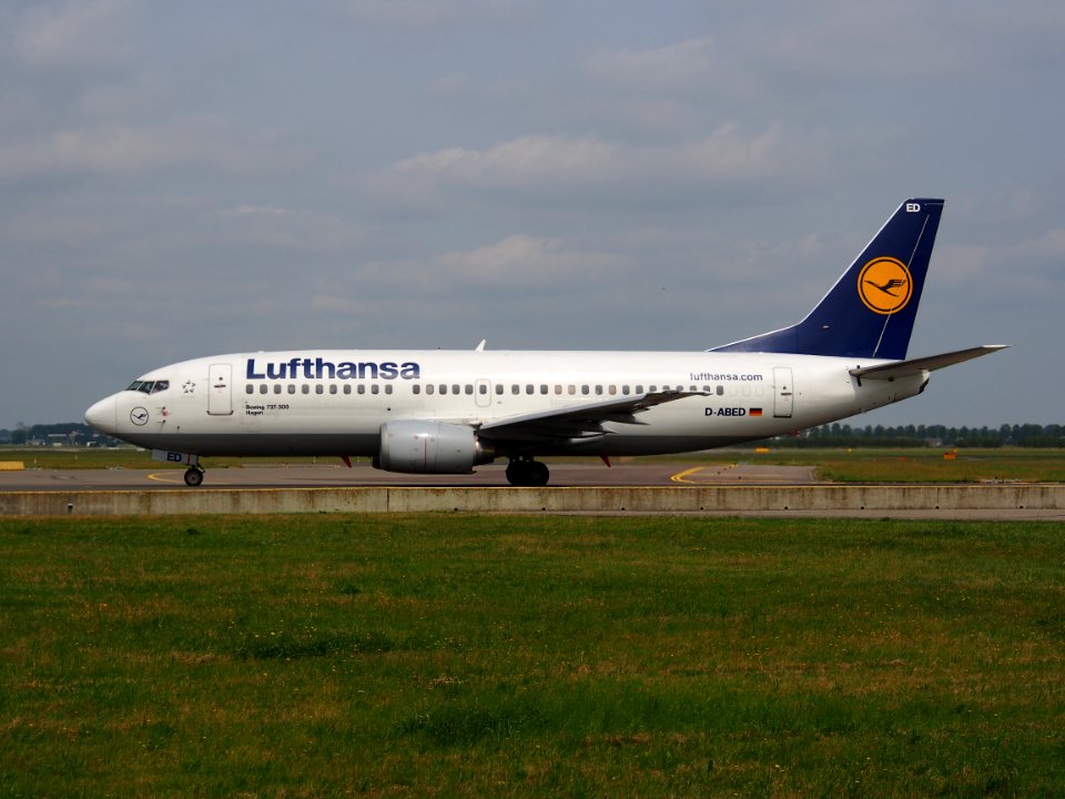 D-ABED Lufthansa Boeing 737-330 - cn 25215 taxiing 14july2013 pic-002
