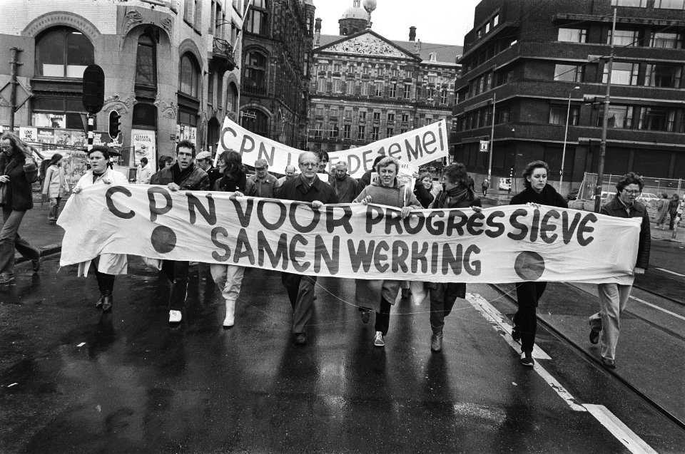 Dag van de Arbeid . De CPN hield demonstratieve optocht door Amsterdam in verban, Bestanddeelnr 932-1341