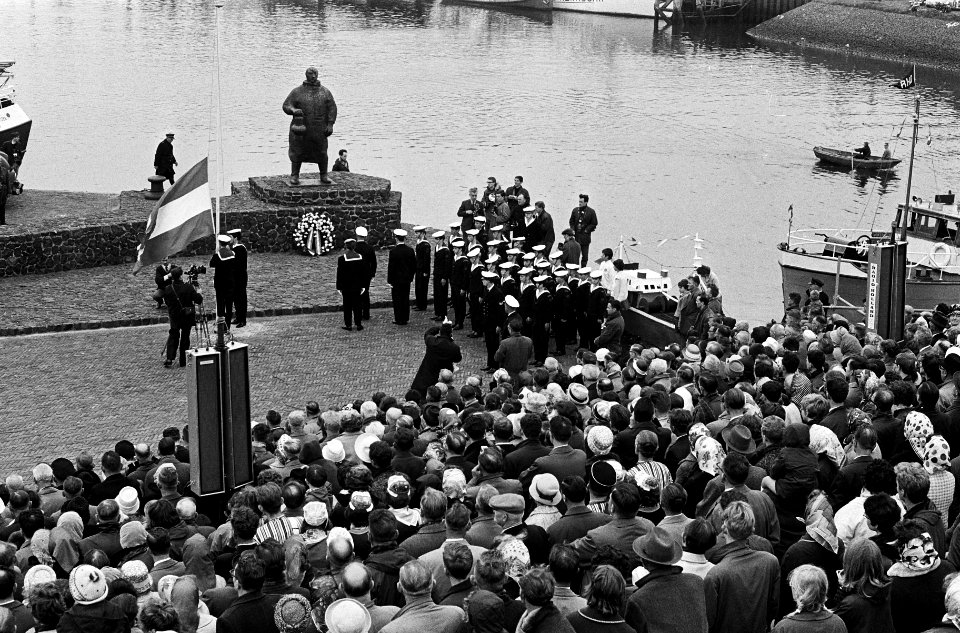 Dag van de Nederlandse Zeevisserij te IJmuiden gevierd Overzichten, Bestanddeelnr 915-1740