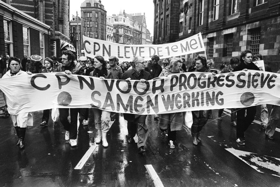 Dag van de Arbeid . De CPN hield demonstratieve optocht door Amsterdam in verban, Bestanddeelnr 932-1340