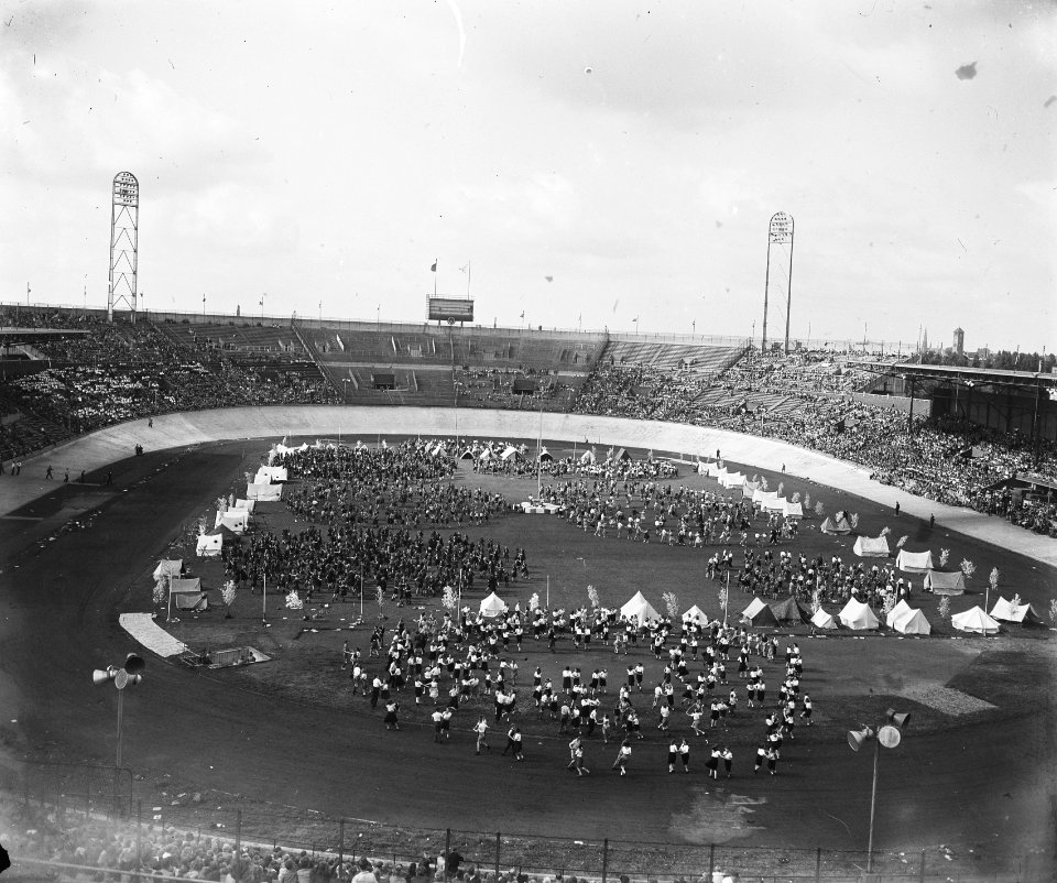 Dag van de Jeugd . Overzicht Olympisch Stadion, Bestanddeelnr 902-8368