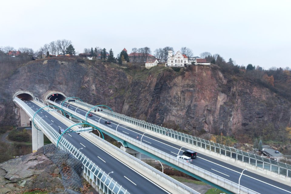 Dölzschener Tunnel einfahrt an der Weißeritztalbrücke (2)