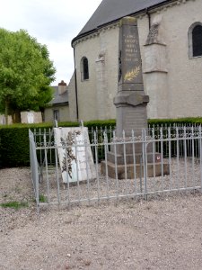 Dambron (Eure-et-Loir) Monument aux morts
