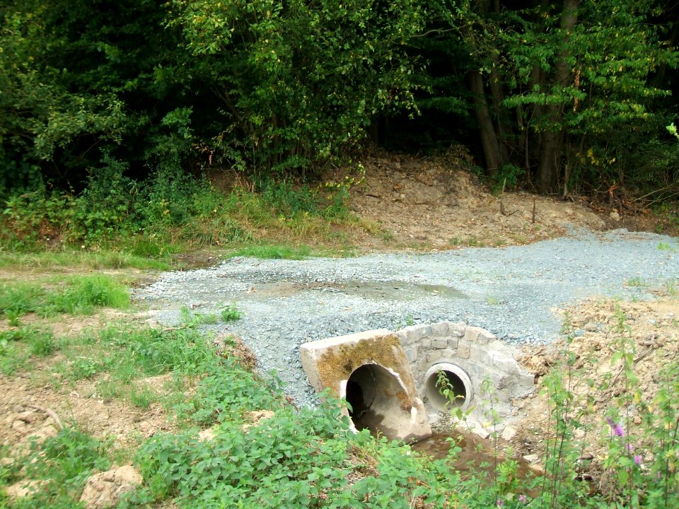 Dümmelbach Durchlass Weg und Straßengraben