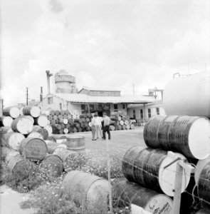 Dalya. Fabrieksterrein bij de kibboets met fabrieksgebouwen en opslag van metale, Bestanddeelnr 255-2659