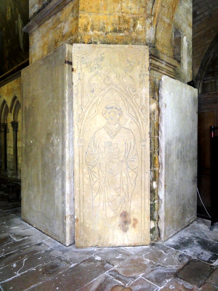 Dalle funéraire de la cathédrale Saint-Etienne (Châlons-en-Champagne) (05)
