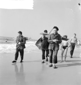 Dam tot Dam race in Callantsoog Strandjutters () op het strand, Bestanddeelnr 912-7694