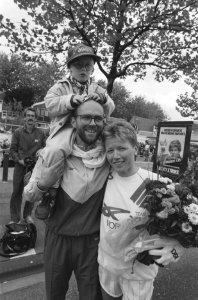 Dam tot dam-loop (16 km) finish in Zaandam Ingrid Kristiansen met echtgenoot en, Bestanddeelnr 934-0990
