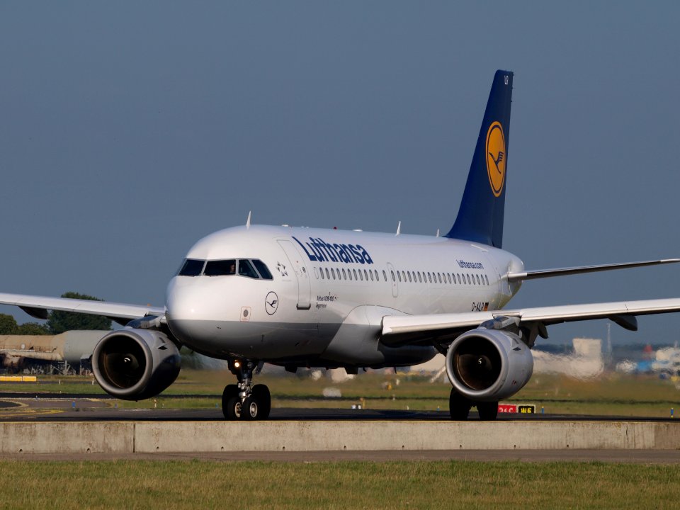 D-AILR Lufthansa Airbus A319-114 - cn 723 taxiing 15july2013 pic-0012
