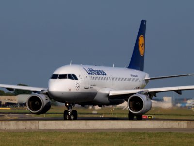 D-AILR Lufthansa Airbus A319-114 - cn 723 taxiing 15july2013 pic-0012