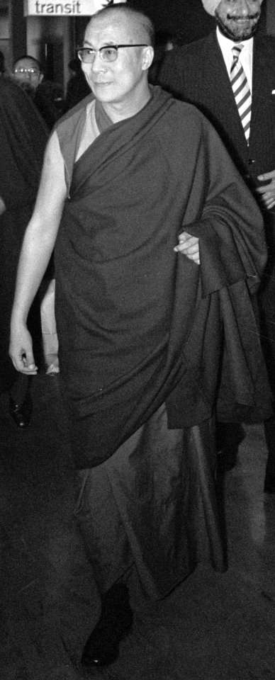 Dalai Lama on 7 October 1973 in Schiphol Airport (cropped)