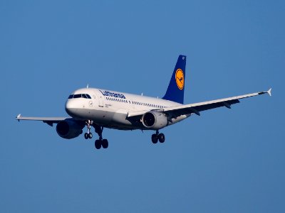 D-AILP Lufthansa Airbus A319-114, landing at Schiphol (AMS - EHAM), Netherlands, pic1