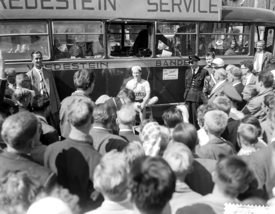 Dam tot Dam race , derde dag, Willy Alberti, Bestanddeelnr 910-6369