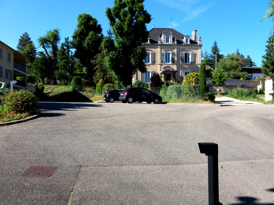 Dagneux - Route de Genève, les Jardins du Pensionnat, belle maison