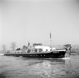 Damco 9 bij Koblenz, vermoedelijk gezien vanaf een boot van de West-Duitse wass…, Bestanddeelnr 254-1536