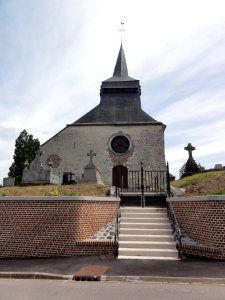 Dagny-Lambercy (Aisne) église, façade entree, escalier devant