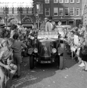 Dam tot Dam race , eerste dag, Het Parool te Amsterdam, Bestanddeelnr 910-6160