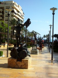 Dali statues at Avenida del Mar